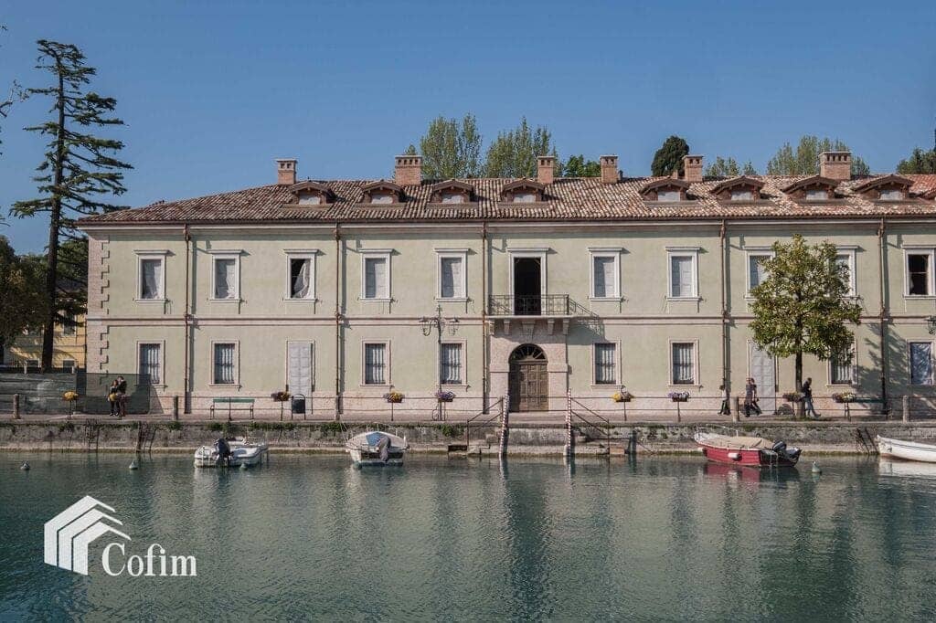 Luxusapartment in einer Residenz aus dem neunzehnten Jahrhundert im Herzen von   Peschiera del Garda